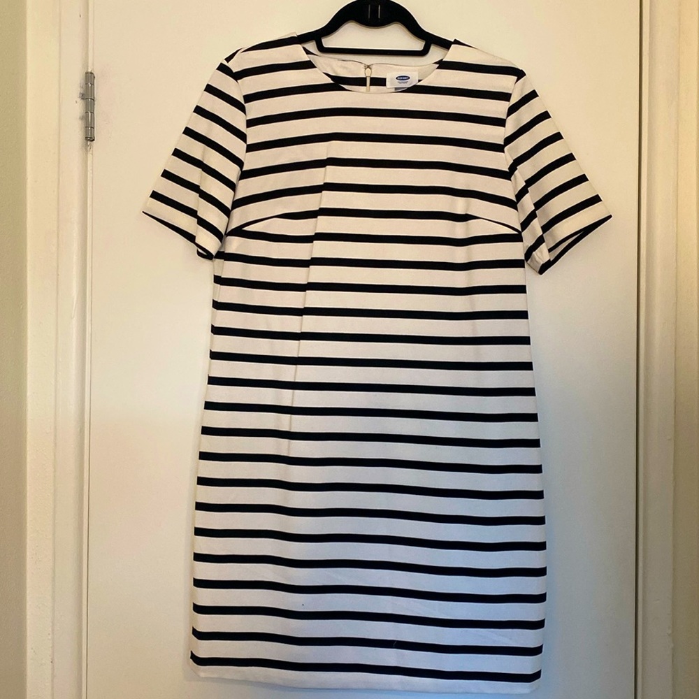 NWT Old Navy striped shift dress. Size: M.